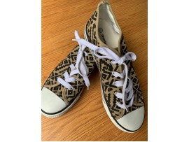 Esra Sönmezer'in "Graceland" Marka Ayakkabısı