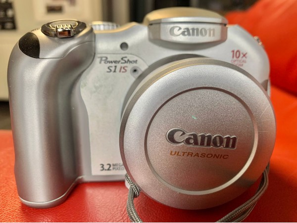 Canon Power Shot S1 ıs çok temiz uzun zamandır kullanılmadı